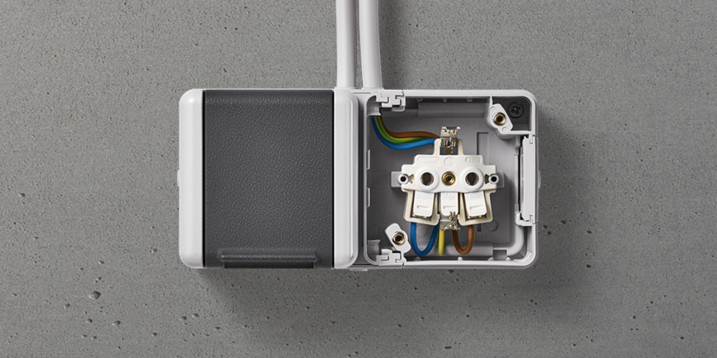 Doppelsteckdose mit Trennsteg bei Elektro Heinlein GmbH in Uttenreuth